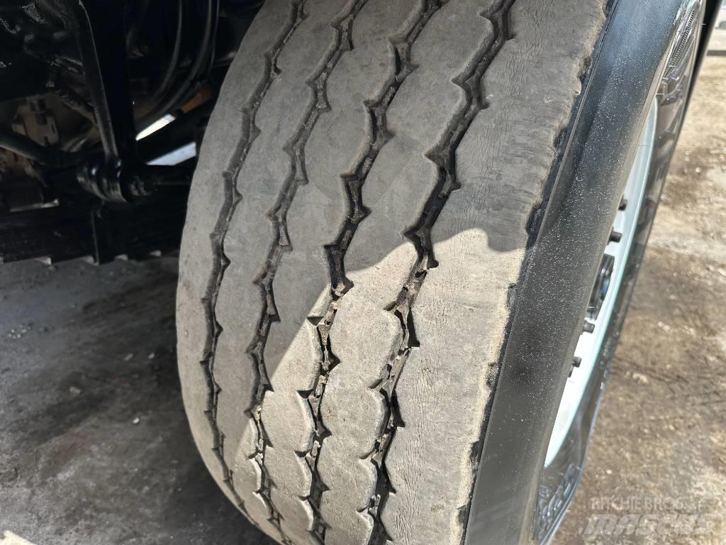Sterling L 7501 Kombinuotos paskirties / vakuuminiai sunkvežimiai
