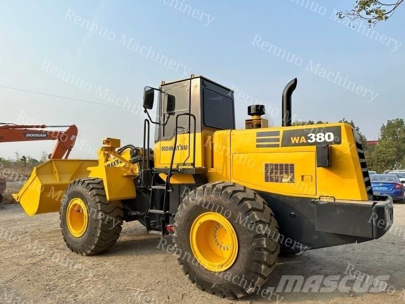 Komatsu WA380 Naudoti ratiniai krautuvai