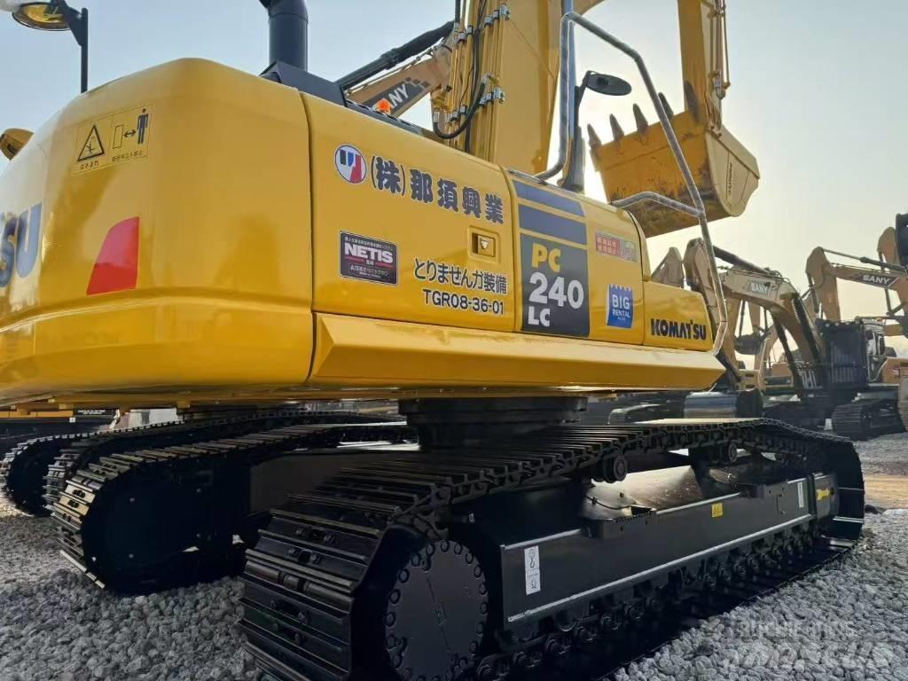 Komatsu 240-8N1 Vikšriniai ekskavatoriai