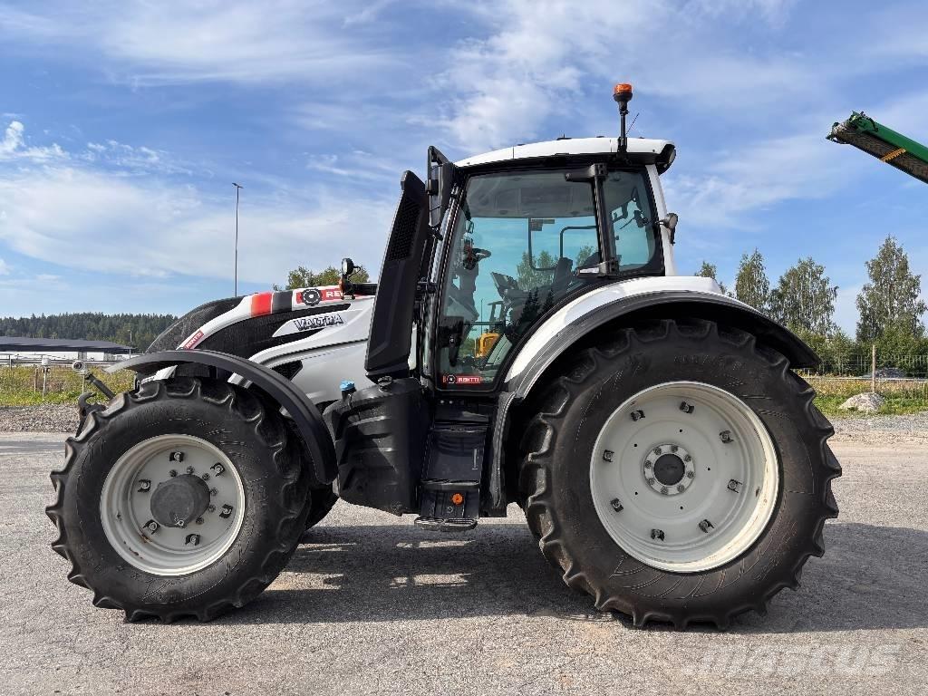 Valtra T215 Versu Traktoriai