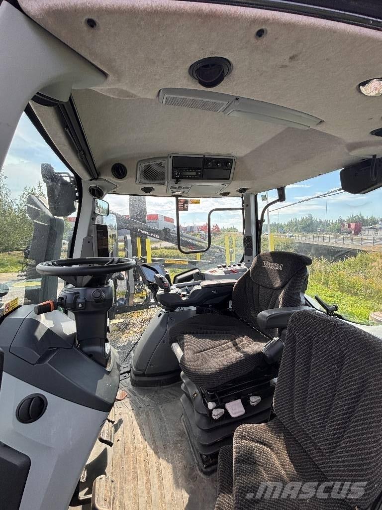 Valtra T215 Versu Traktoriai