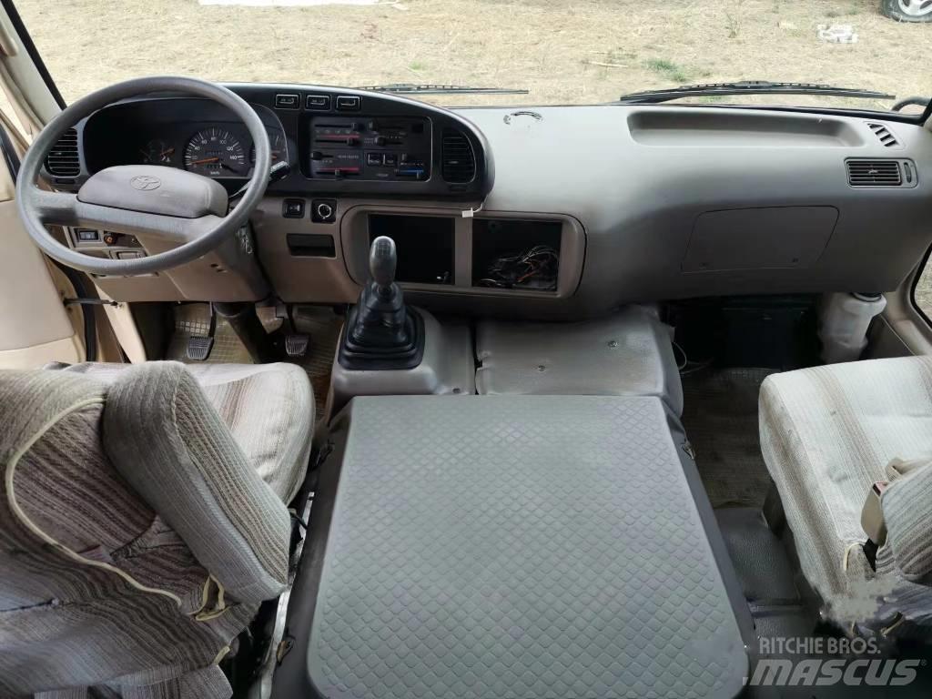 Toyota Coaster Tarpmiestiniai autobusai