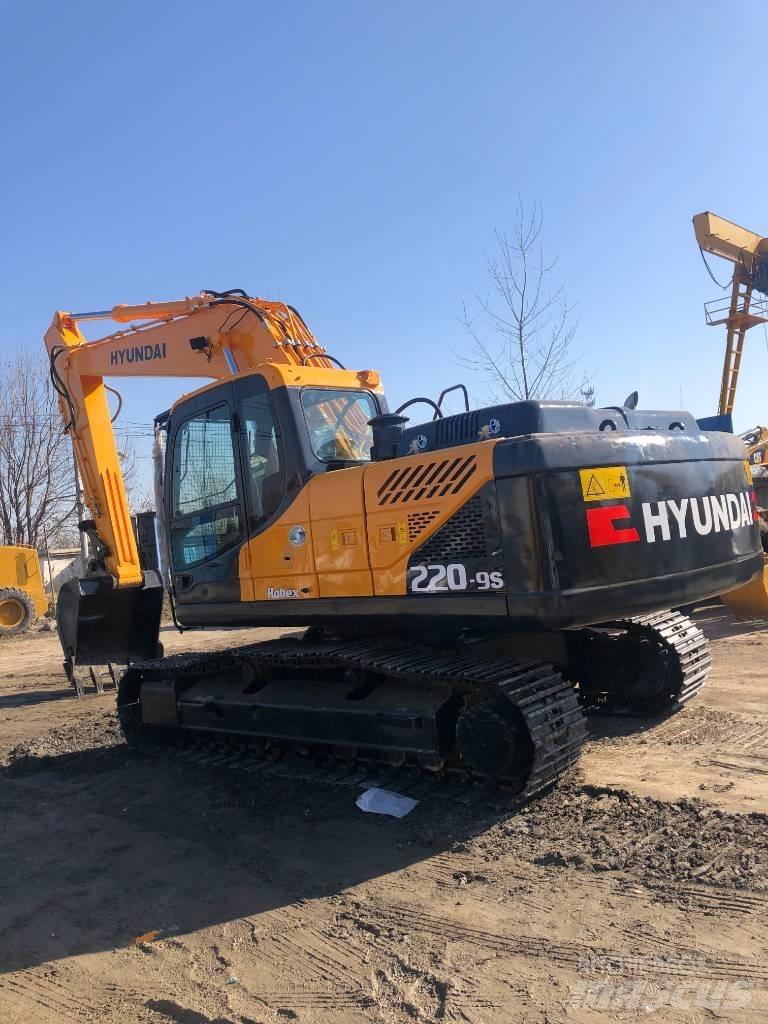 Hyundai 220-9s Vikšriniai ekskavatoriai