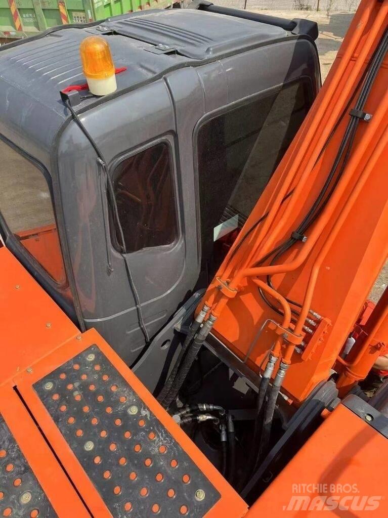 Hitachi ZX 200 Vikšriniai ekskavatoriai