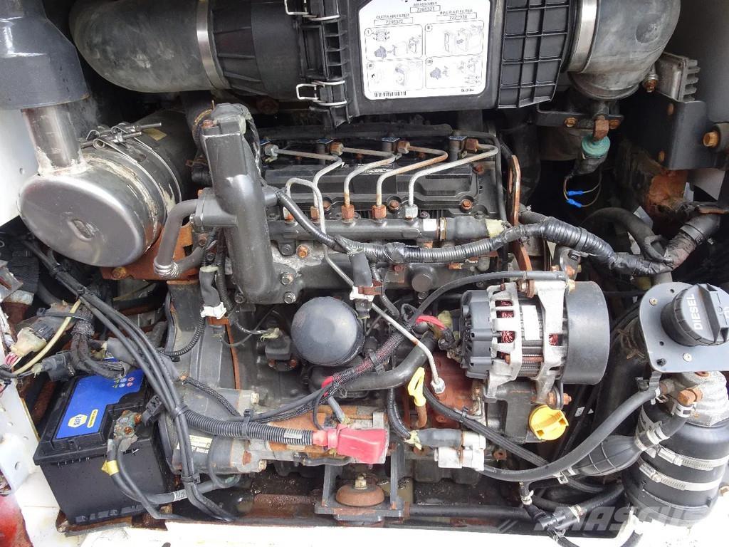 Bobcat S630 Krautuvai su šoniniu pasukimu