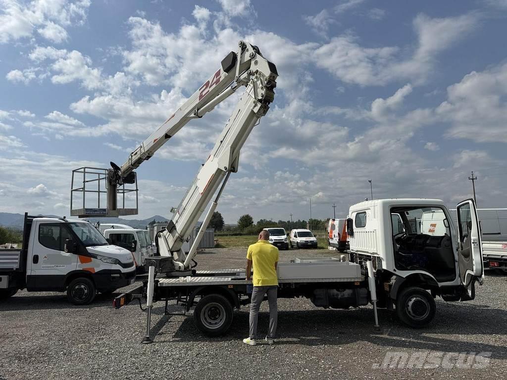 Cela DT24 Ant vilkikų montuojamos kėlimo platformos