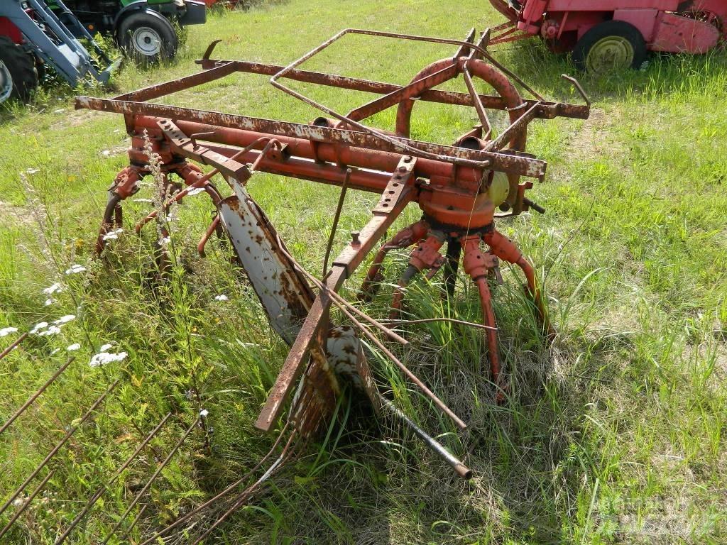 Kuhn 3.2 Šieno grėbliai ir vartytuvai