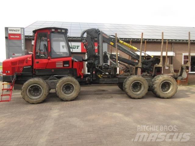 Komatsu 835 Naudoti miškovežiai (Forvarderiai)
