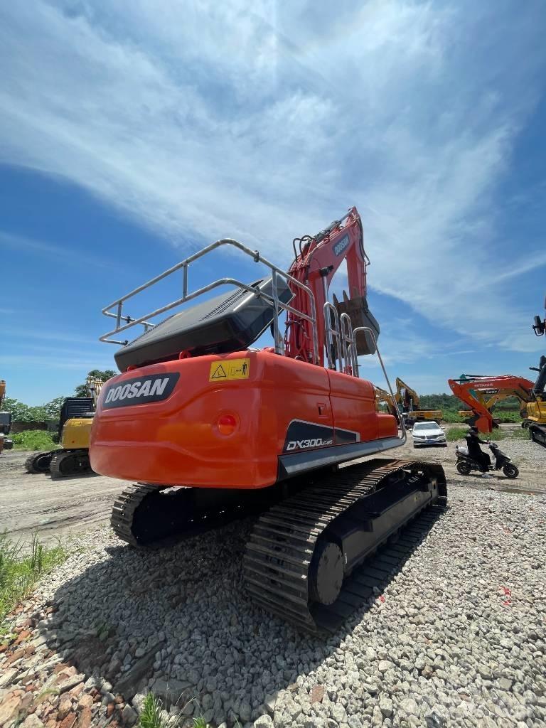 Doosan DX 300 Vikšriniai ekskavatoriai