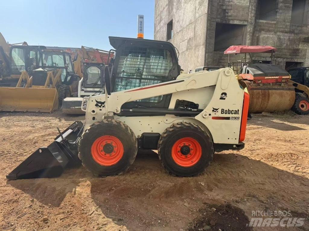 Bobcat S 630 Krautuvai su šoniniu pasukimu