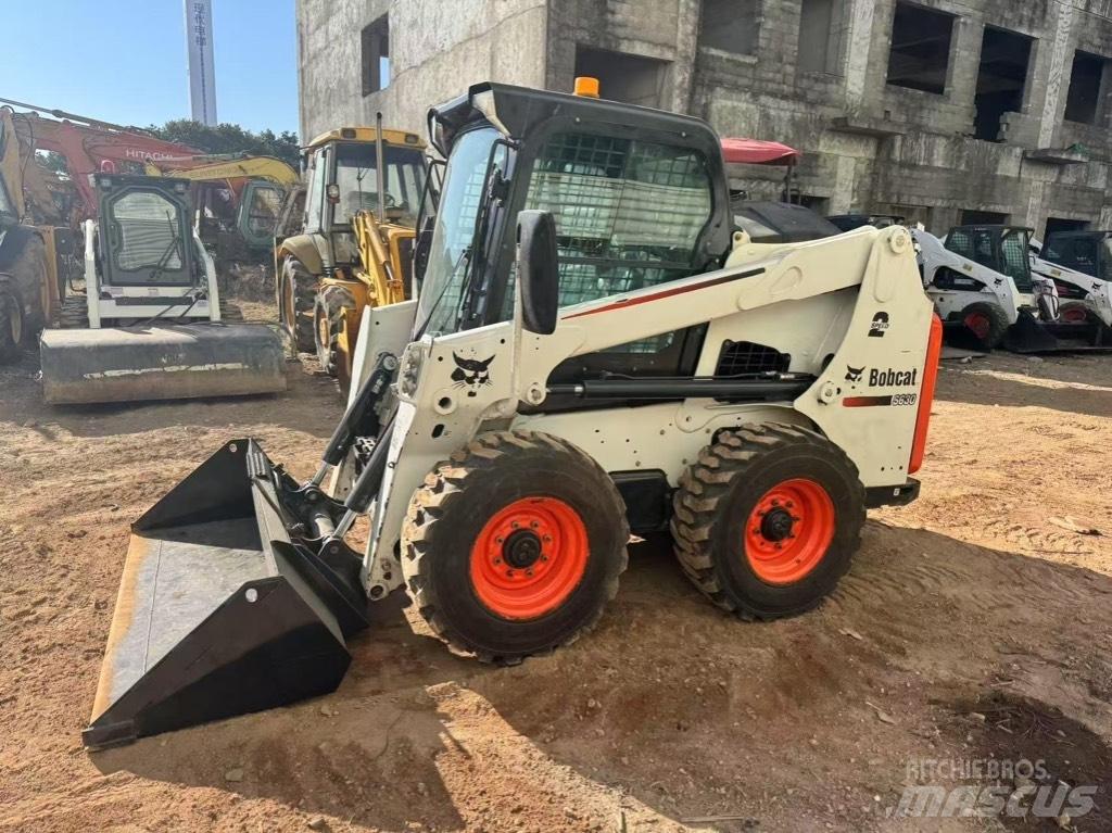Bobcat S 630 Krautuvai su šoniniu pasukimu