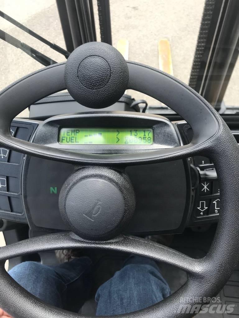 Yale GDP35VX Dyzeliniai krautuvai