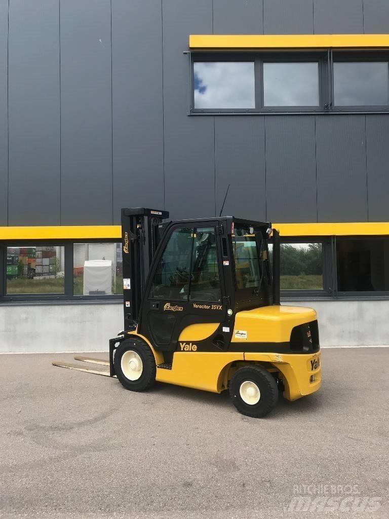 Yale GDP35VX Dyzeliniai krautuvai