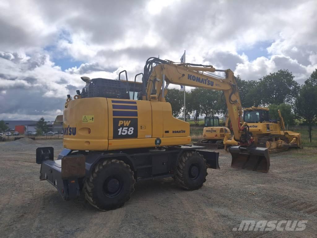 Komatsu PW158-11 Ratiniai ekskavatoriai