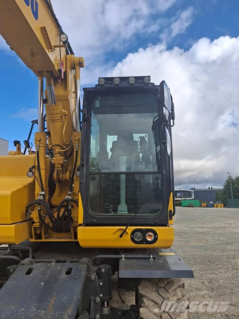 Komatsu PW158-11 Ratiniai ekskavatoriai