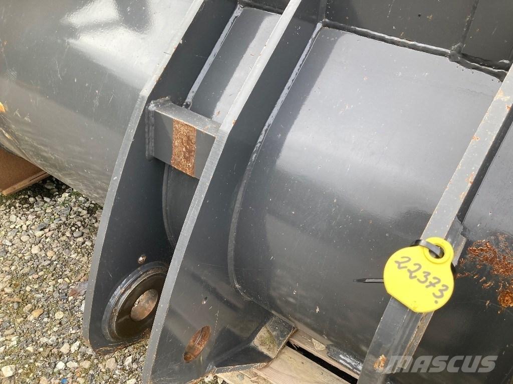 CASE 821 Skovl Naudoti ratiniai krautuvai