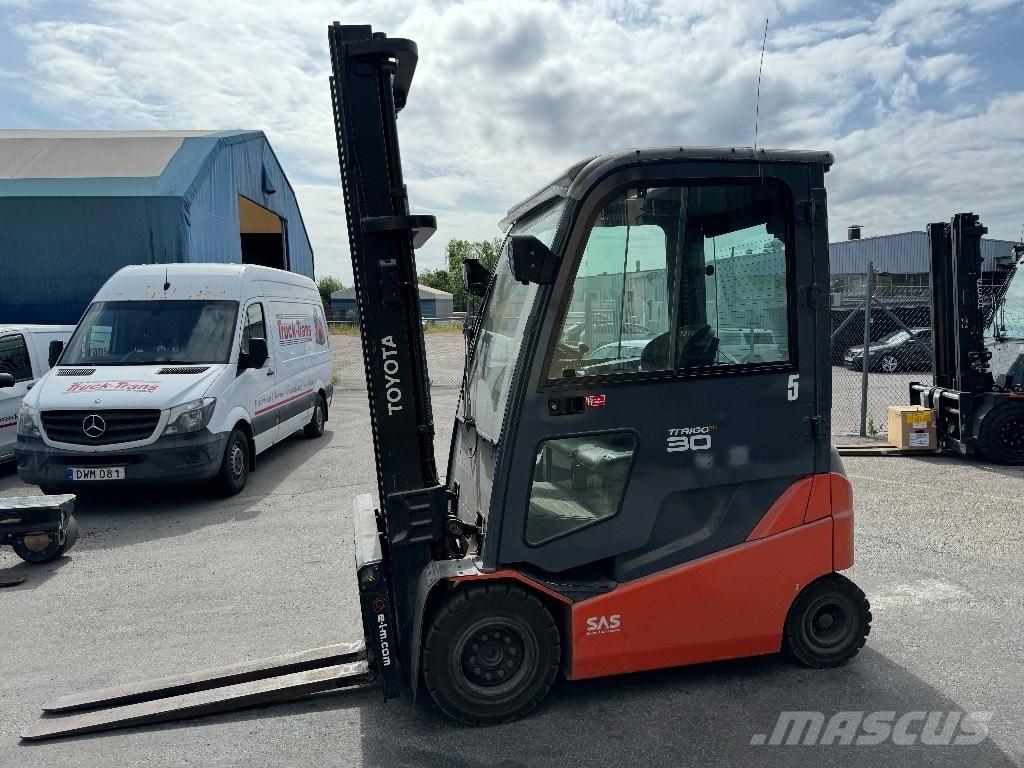 Toyota 8FBMKT30 Elektriniai šakiniai krautuvai
