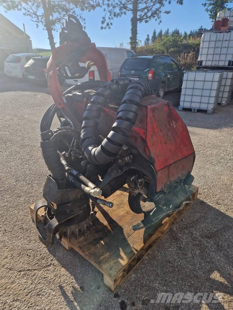 Komatsu 124 Miško krautuvai