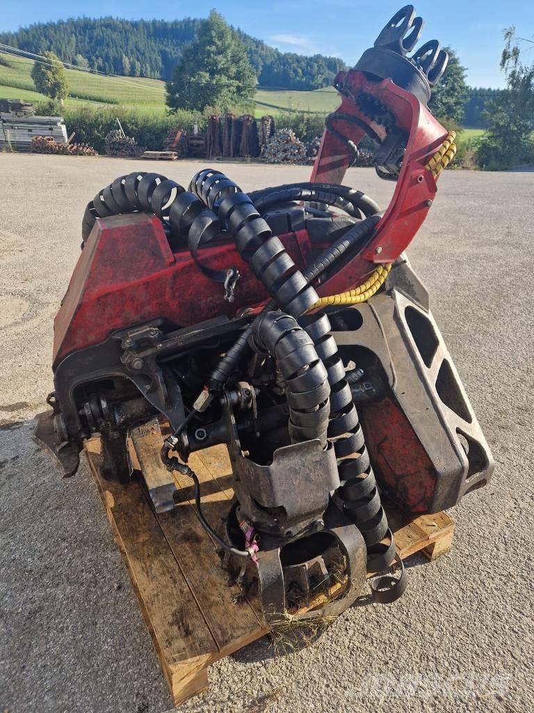 Komatsu 124 Miško krautuvai