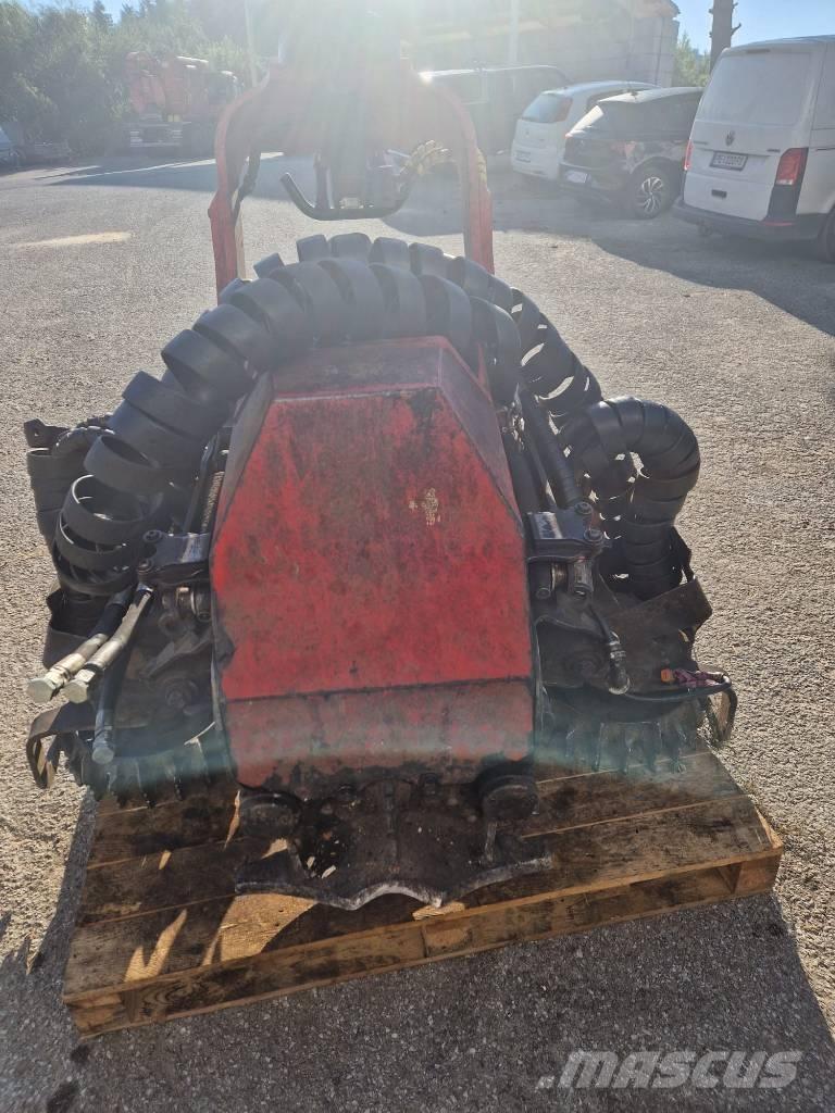 Komatsu 124 Miško krautuvai