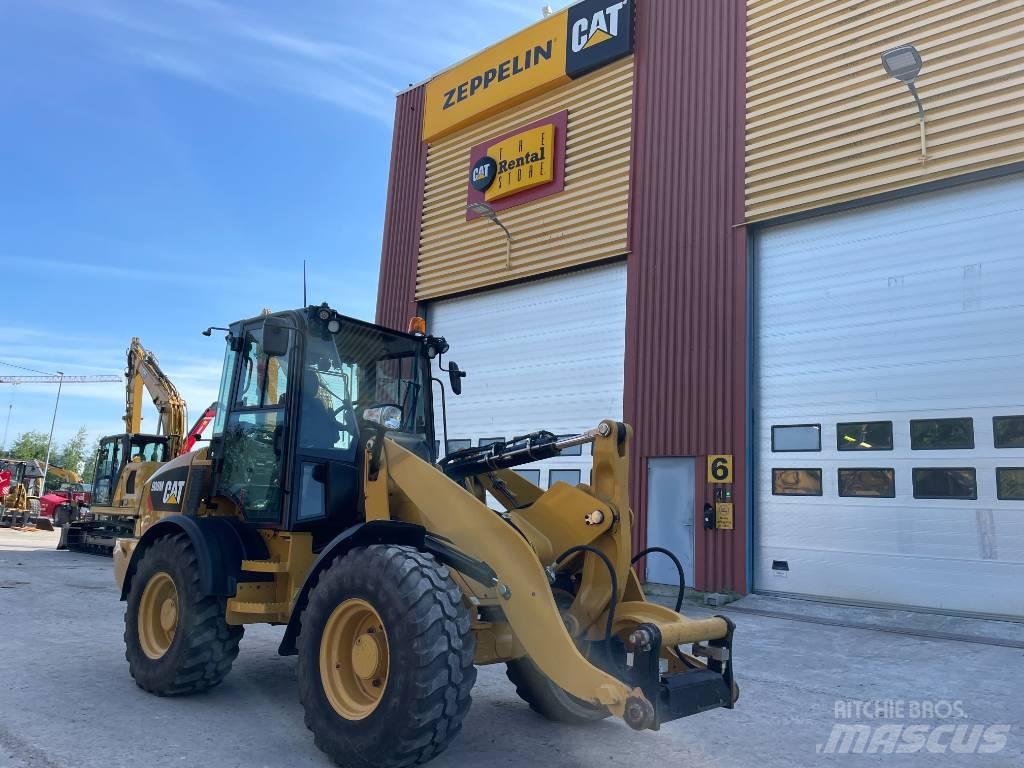 CAT 908 M Naudoti ratiniai krautuvai