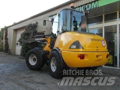 Volvo L25-B Naudoti ratiniai krautuvai