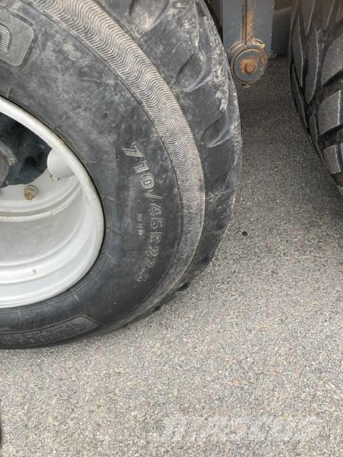 Junkkari J 18 Savivartės priekabos