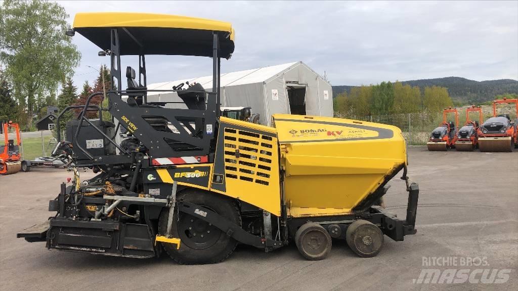 Bomag BF 300 P-2 Asfalto klotuvai