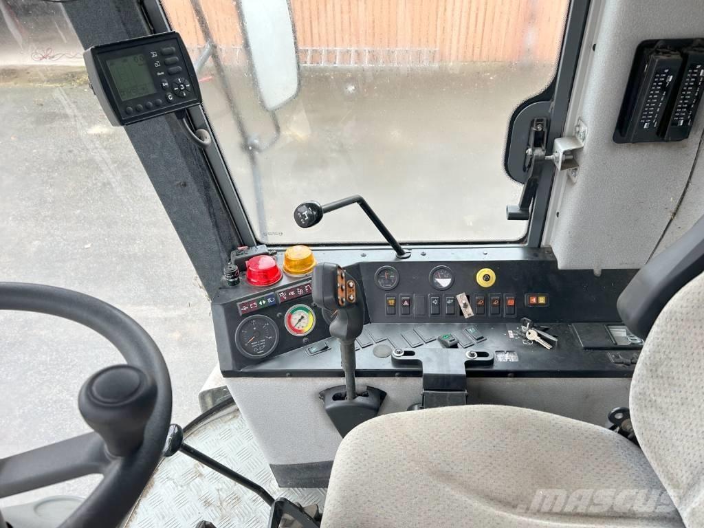 Sampo Rosenlew 2095 Derliaus nuėmimo kombainai