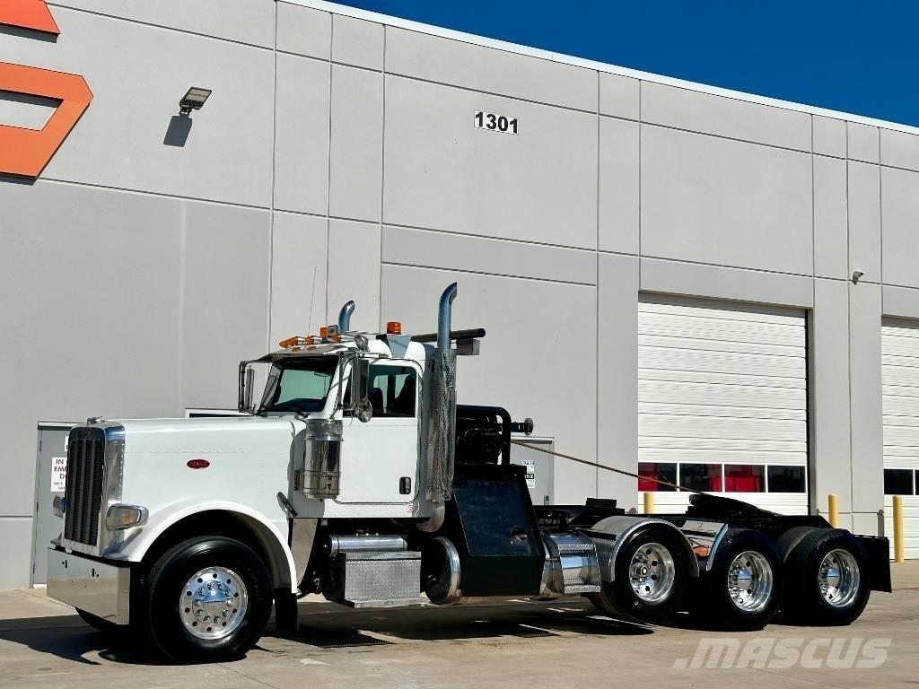 Peterbilt 388 Pagalbos kelyje automobiliai