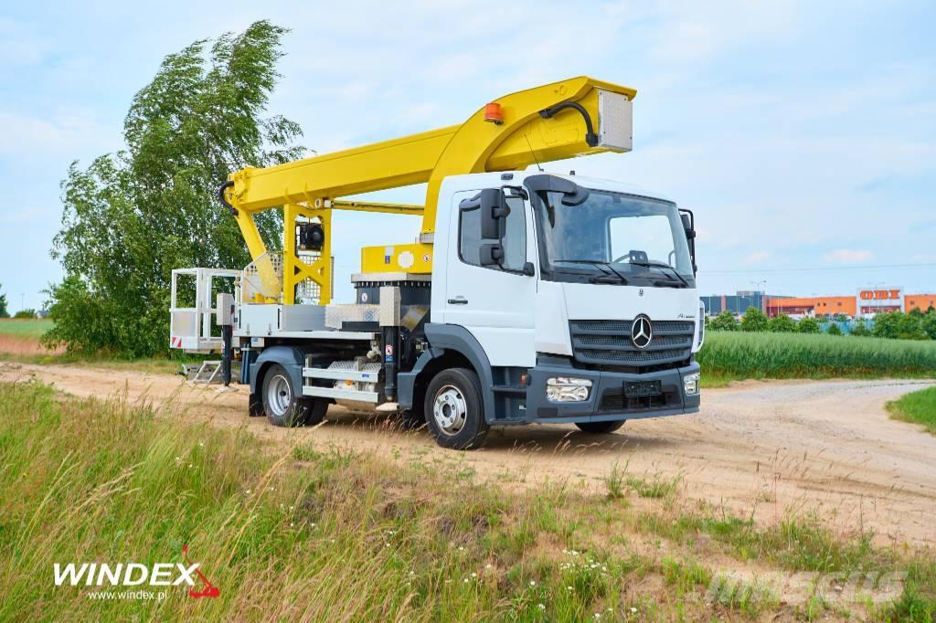 Palfinger P 300 KS Ant vilkikų montuojamos kėlimo platformos