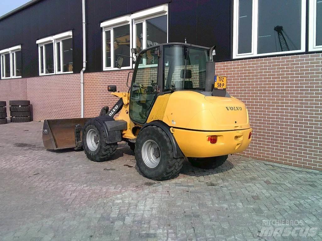 Volvo L25B Naudoti ratiniai krautuvai