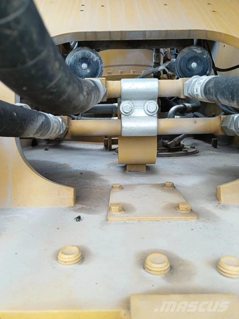 CAT 340 D L Vikšriniai ekskavatoriai