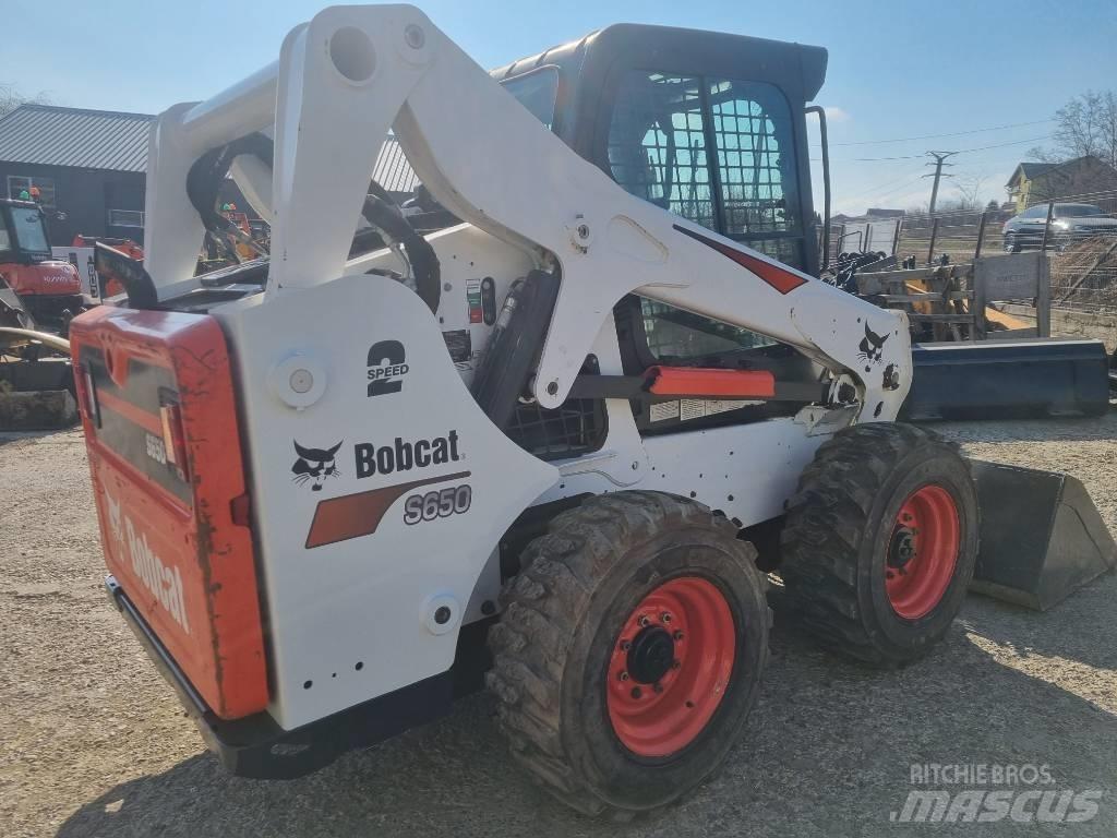Bobcat 650S Krautuvai su šoniniu pasukimu