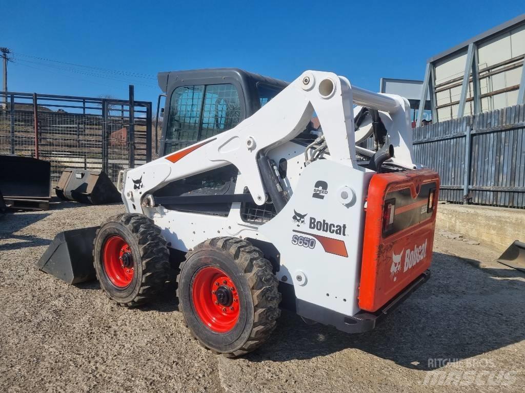 Bobcat 650S Krautuvai su šoniniu pasukimu