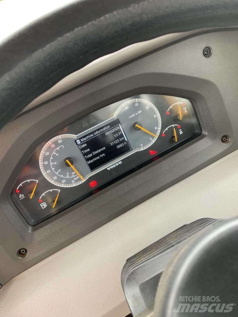 Hitachi ZX 140 W Ratiniai ekskavatoriai