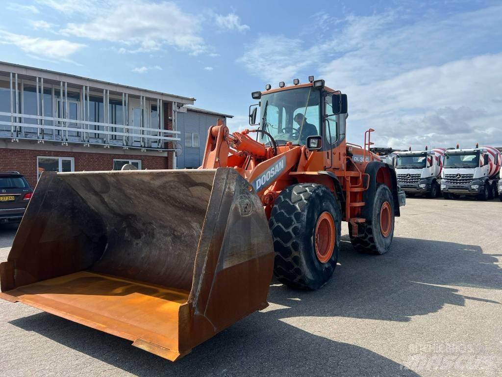 Doosan dl 300 Naudoti ratiniai krautuvai
