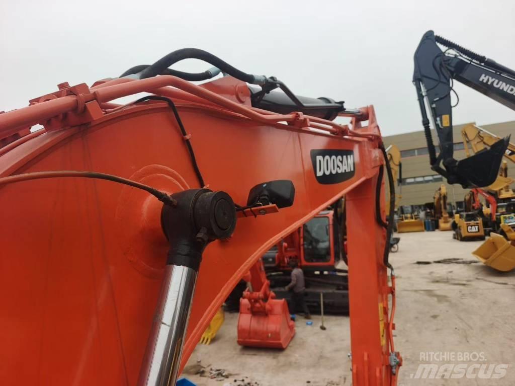 Doosan DX 140 Vikšriniai ekskavatoriai