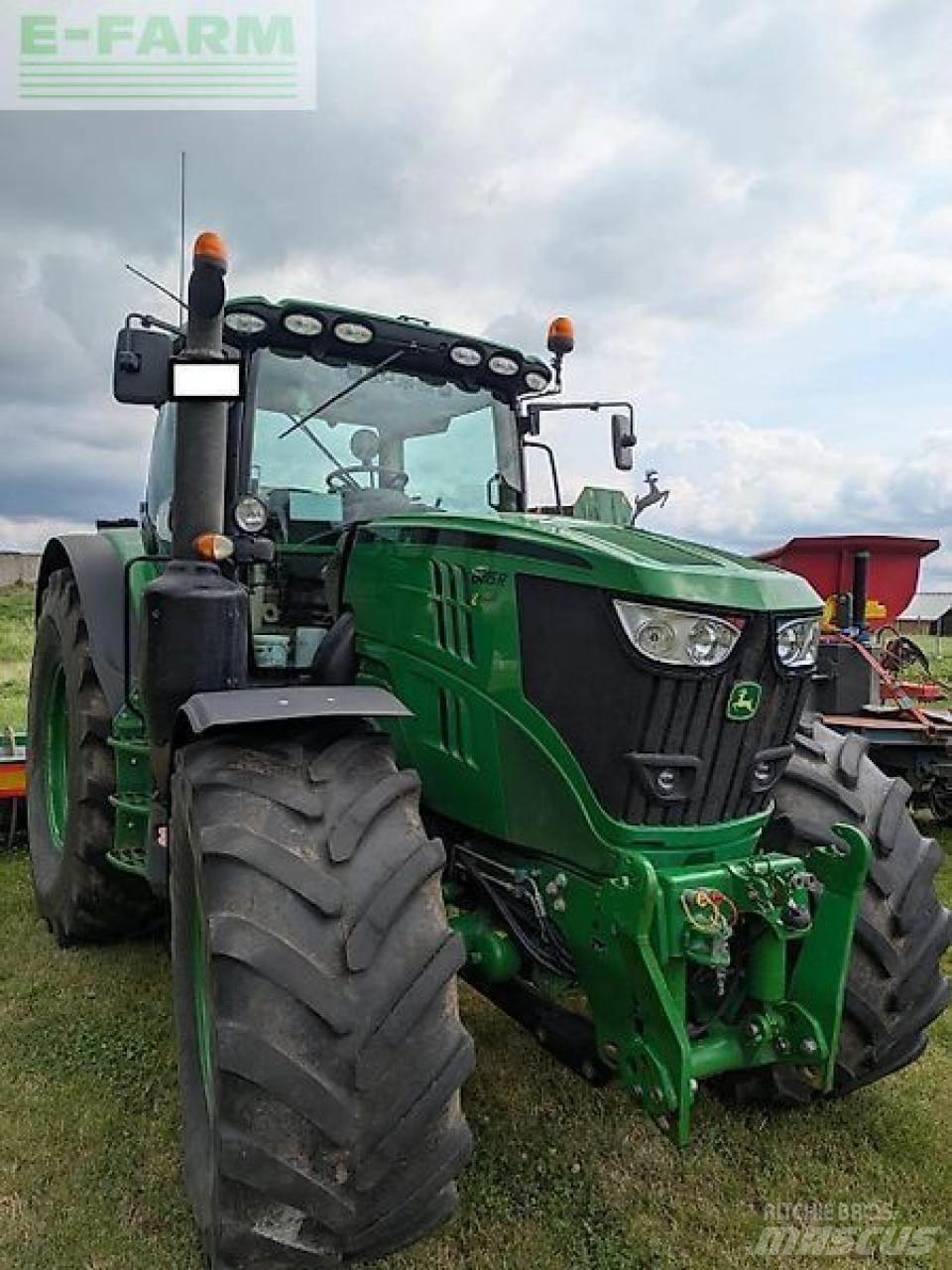 John Deere 6215 r Traktoriai