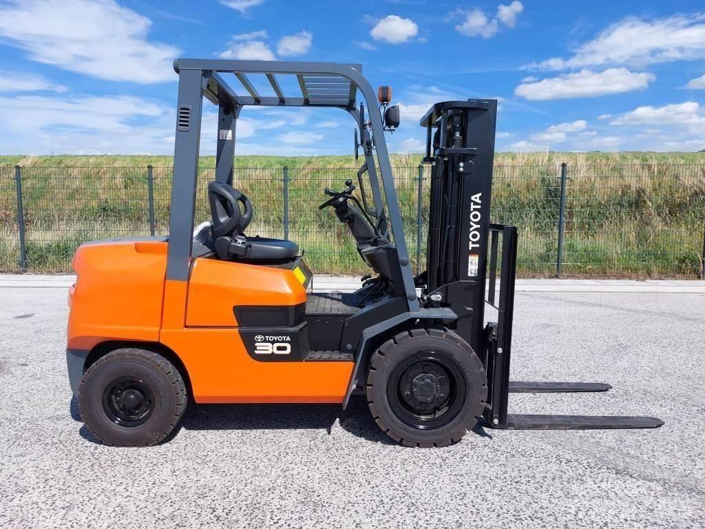 Toyota FDZN30 Dyzeliniai krautuvai