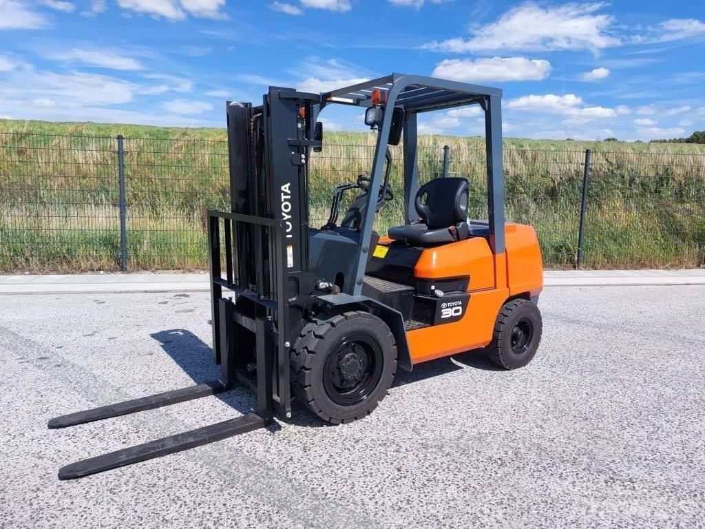 Toyota FDZN30 Dyzeliniai krautuvai