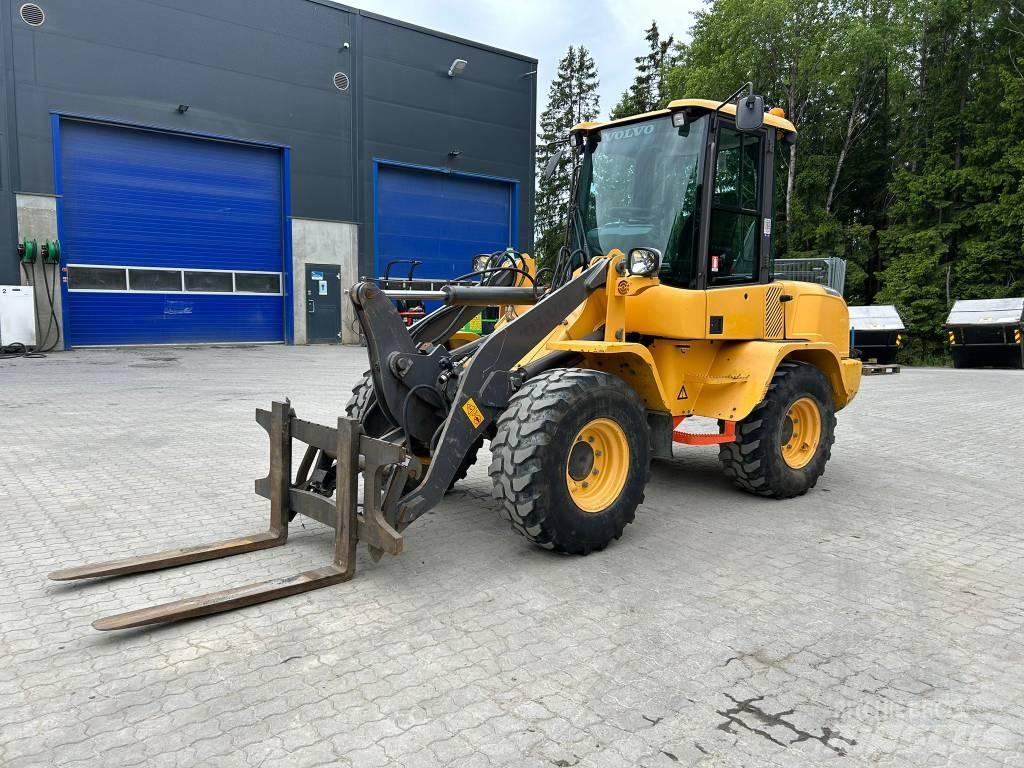 Volvo L 30 G Naudoti ratiniai krautuvai