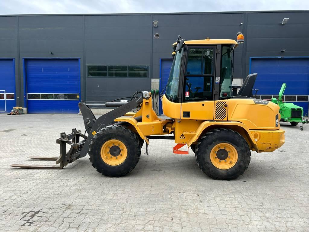 Volvo L 30 G Naudoti ratiniai krautuvai