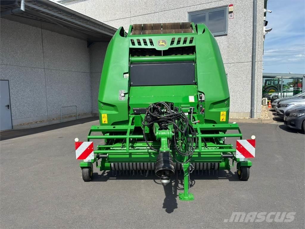 John Deere V451M Ritinių presai