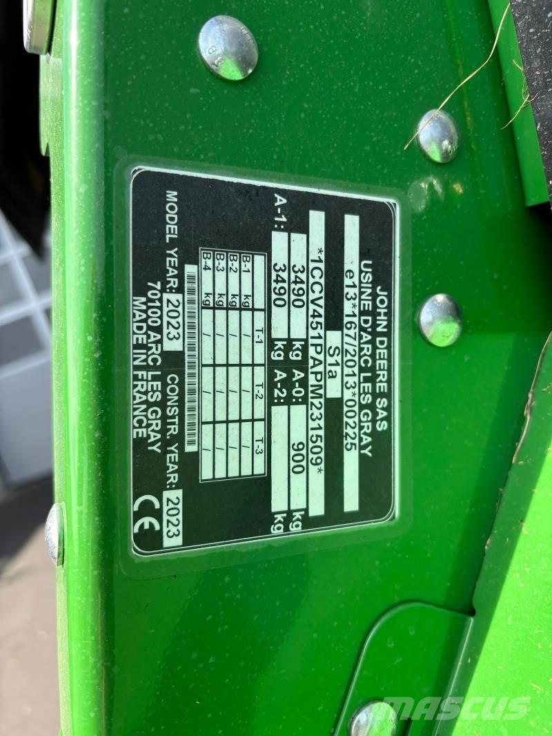 John Deere V451M Ritinių presai