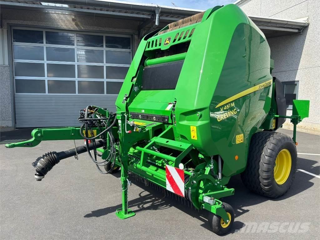 John Deere V451M Ritinių presai