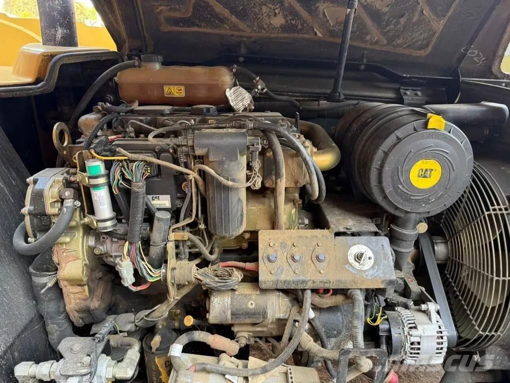 CAT TH 330 B Teleskopiniai krautuvai