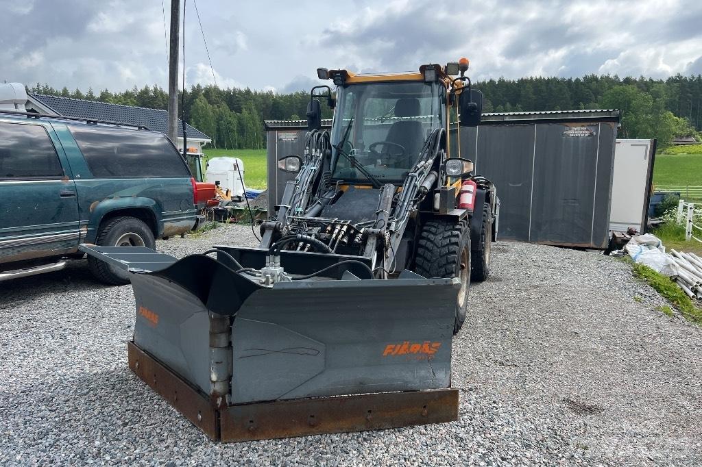 LM Trac 586 Universalūs ratiniai krautuvai