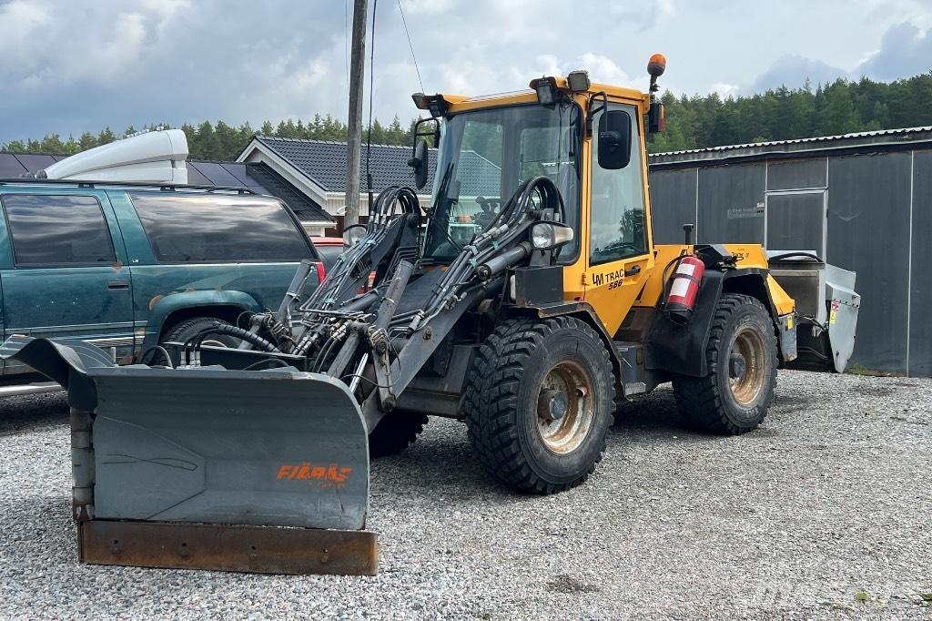 LM Trac 586 Universalūs ratiniai krautuvai