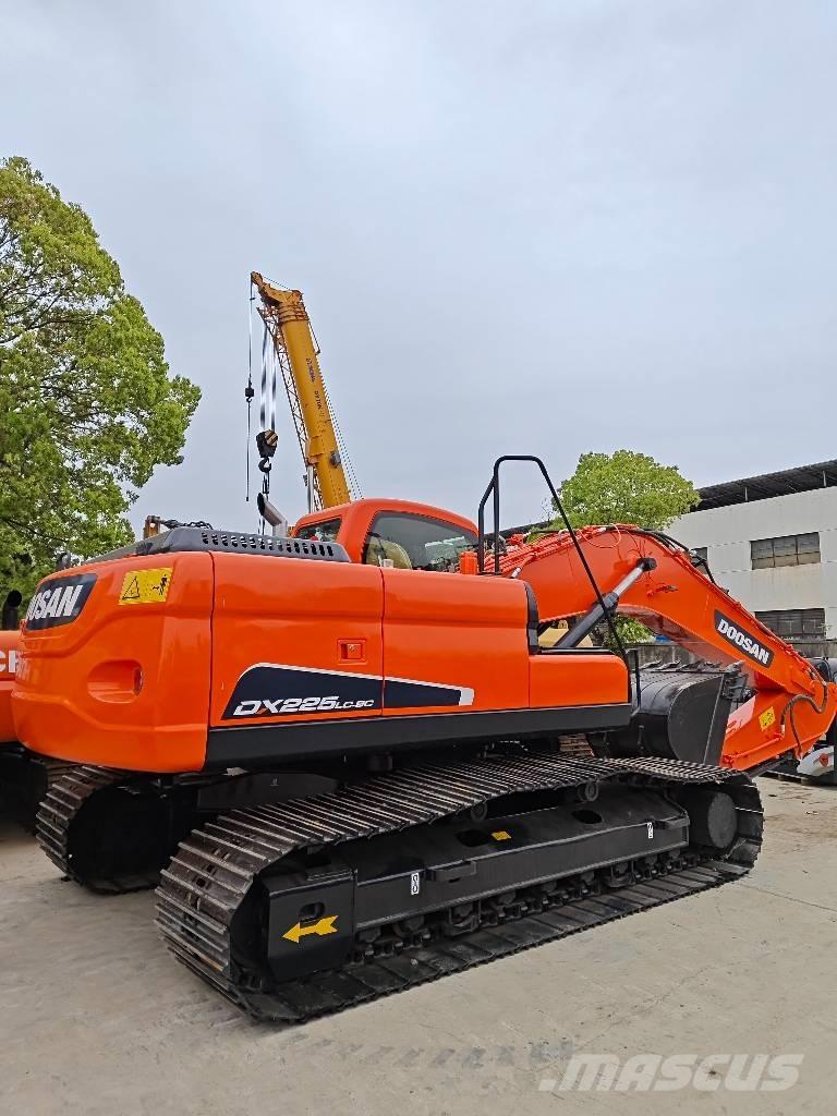 Doosan DX 225 LC Vikšriniai ekskavatoriai